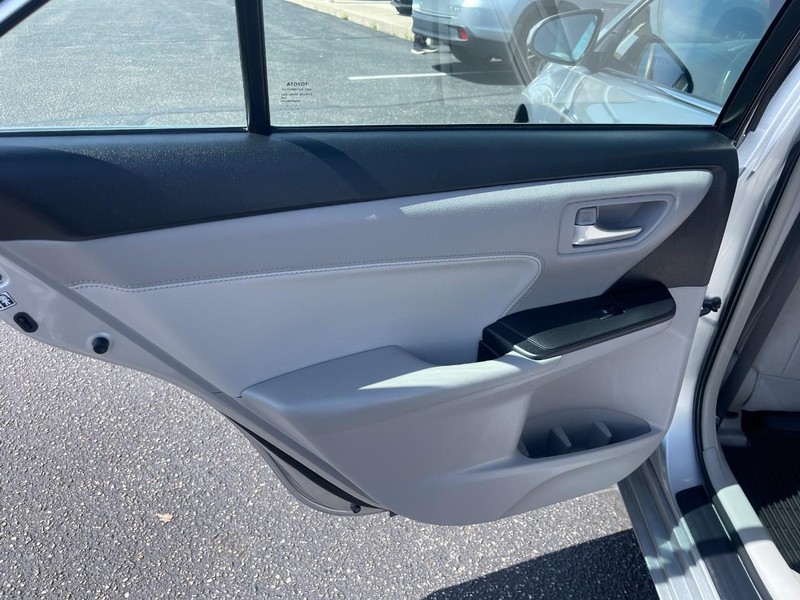 Toyota Camry Vehicle Image 17