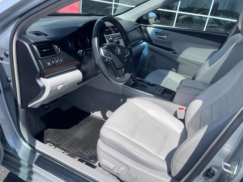 Toyota Camry Vehicle Image 18