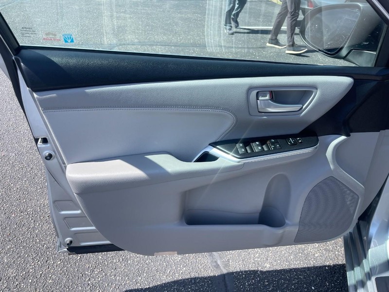 Toyota Camry Vehicle Image 19