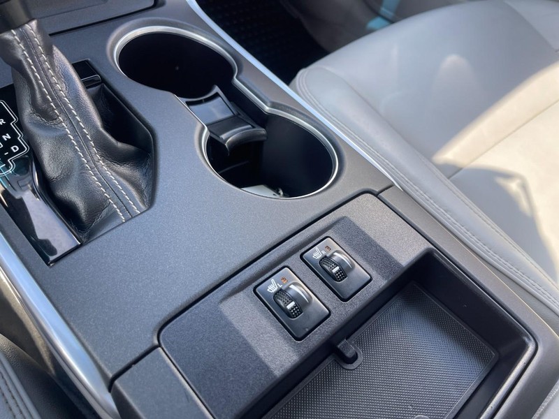 Toyota Camry Vehicle Image 22