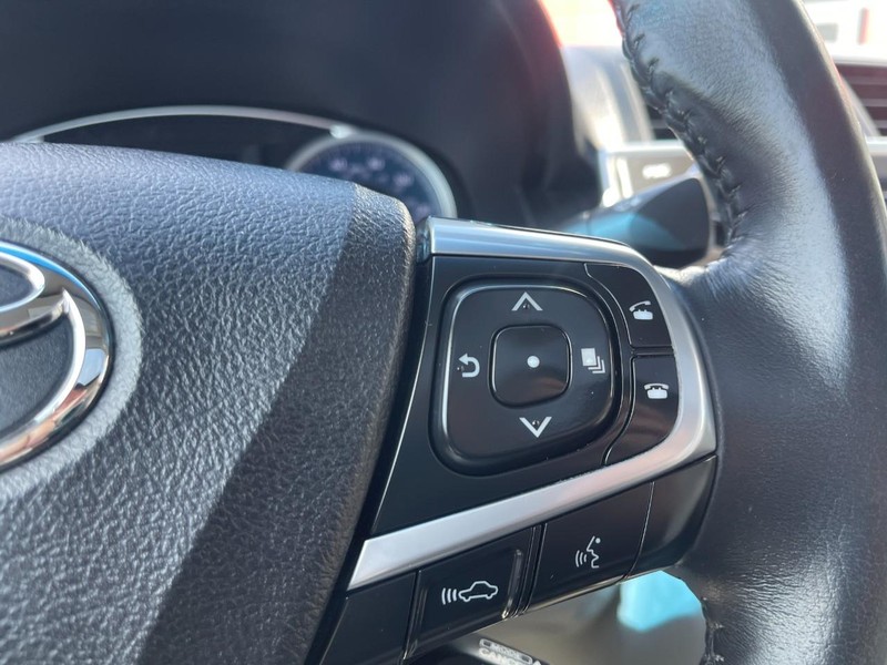 Toyota Camry Vehicle Image 24
