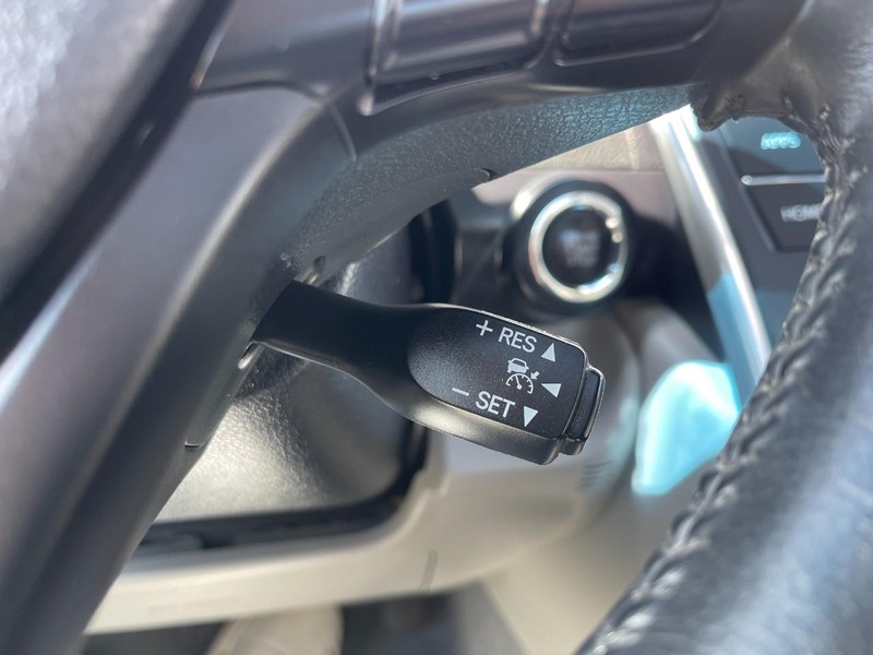 Toyota Camry Vehicle Image 25