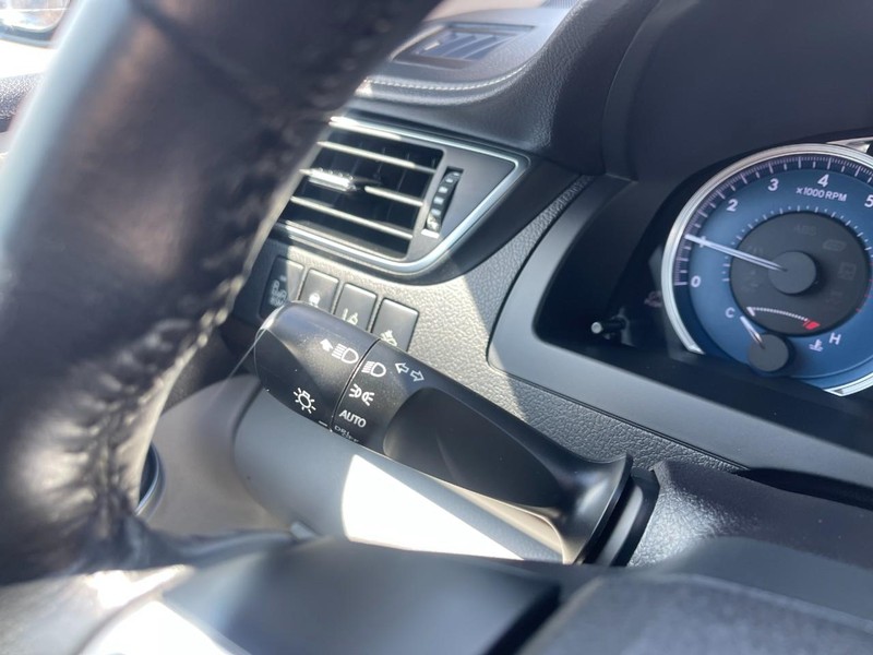 Toyota Camry Vehicle Image 26
