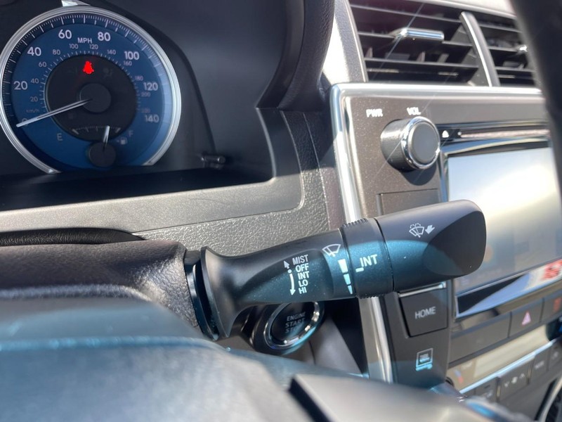 Toyota Camry Vehicle Image 27
