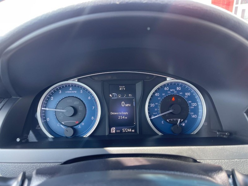 Toyota Camry Vehicle Image 28