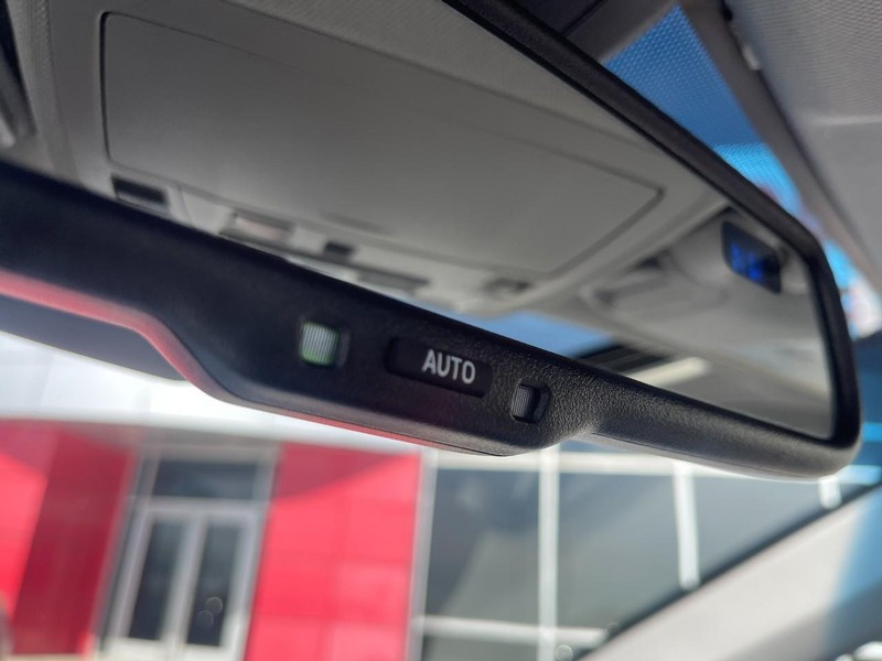Toyota Camry Vehicle Image 32