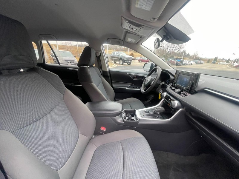 Toyota RAV4 Vehicle Image 10