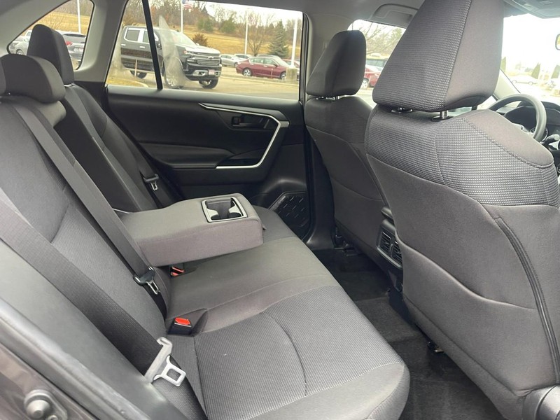 Toyota RAV4 Vehicle Image 13