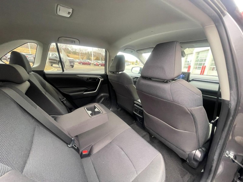 Toyota RAV4 Vehicle Image 14