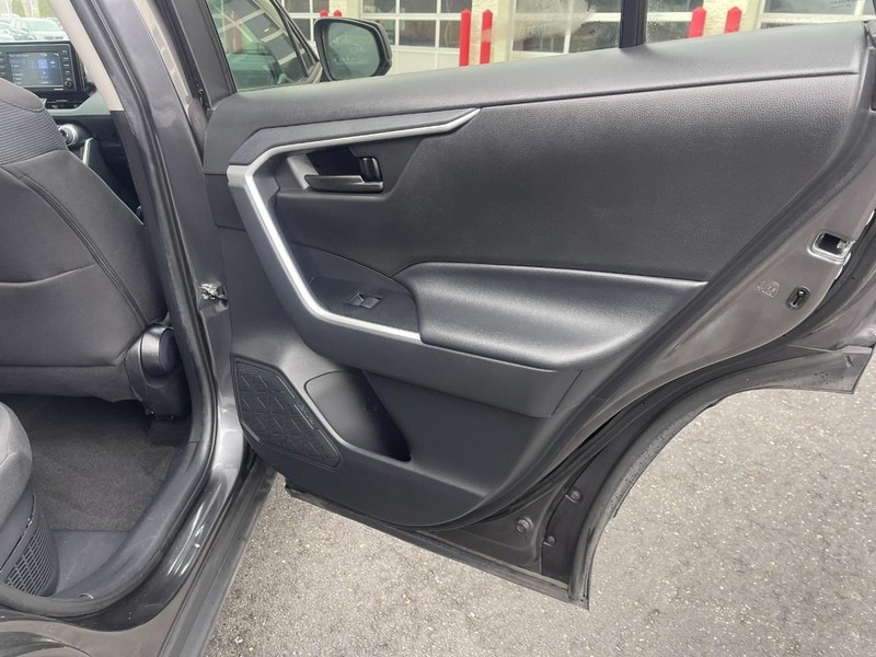 Toyota RAV4 Vehicle Image 15
