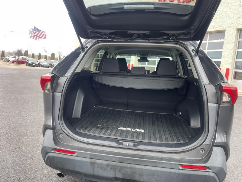 Toyota RAV4 Vehicle Image 16