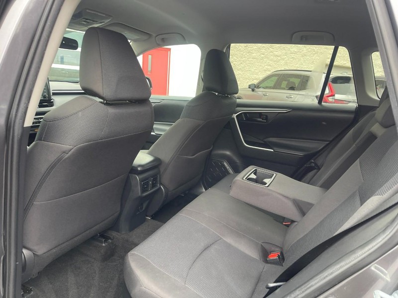 Toyota RAV4 Vehicle Image 17