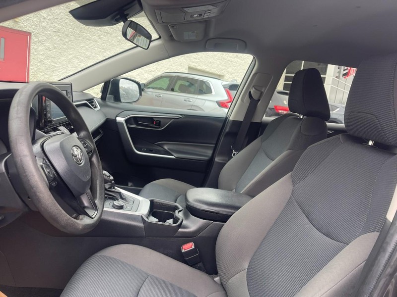 Toyota RAV4 Vehicle Image 18