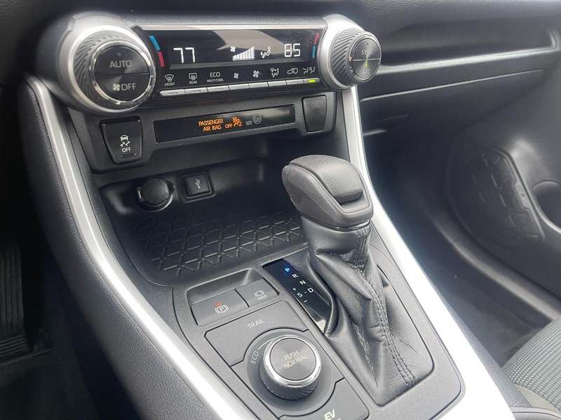 Toyota RAV4 Vehicle Image 24