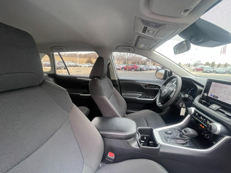Toyota RAV4 Vehicle Image 10