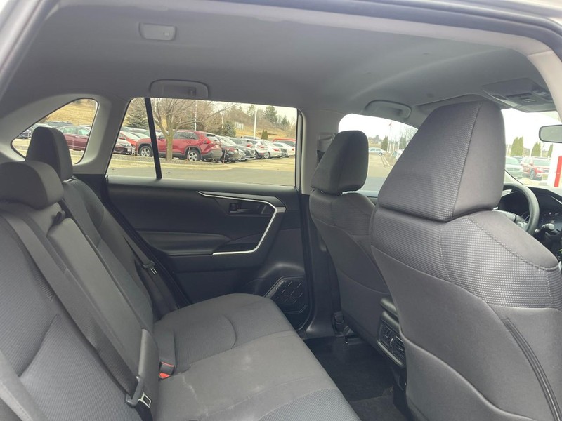 Toyota RAV4 Vehicle Image 12