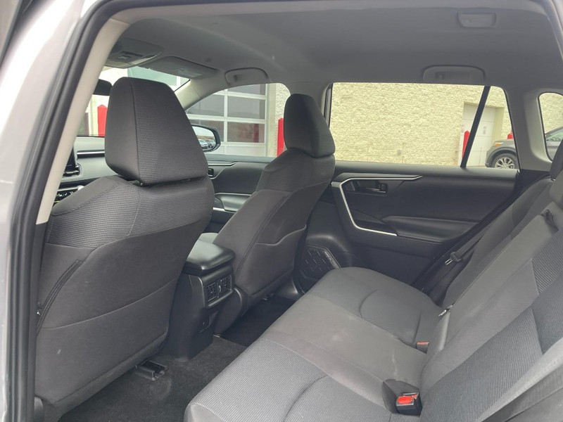 Toyota RAV4 Vehicle Image 16