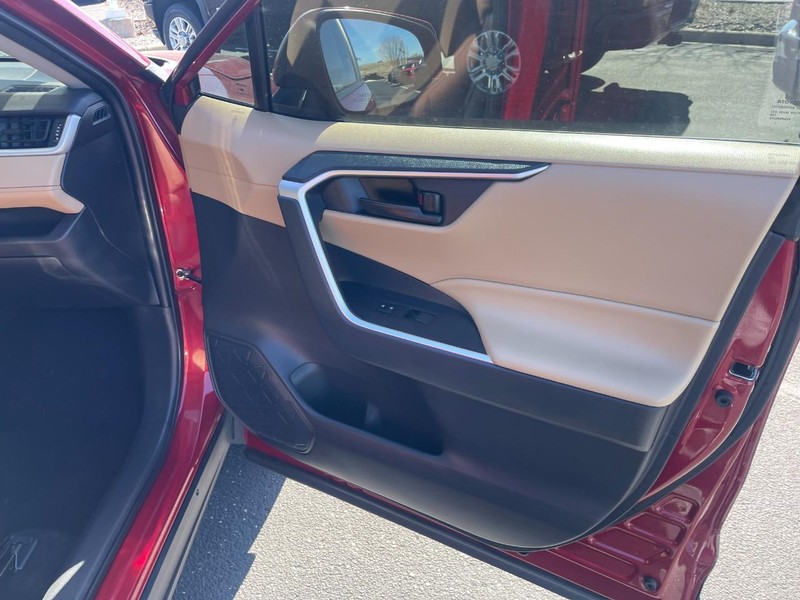 Toyota RAV4 Vehicle Image 07