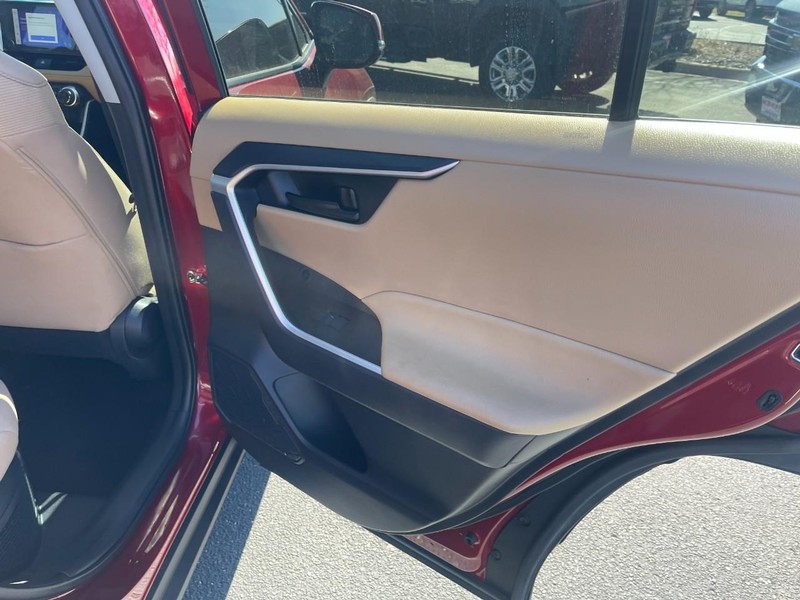 Toyota RAV4 Vehicle Image 10