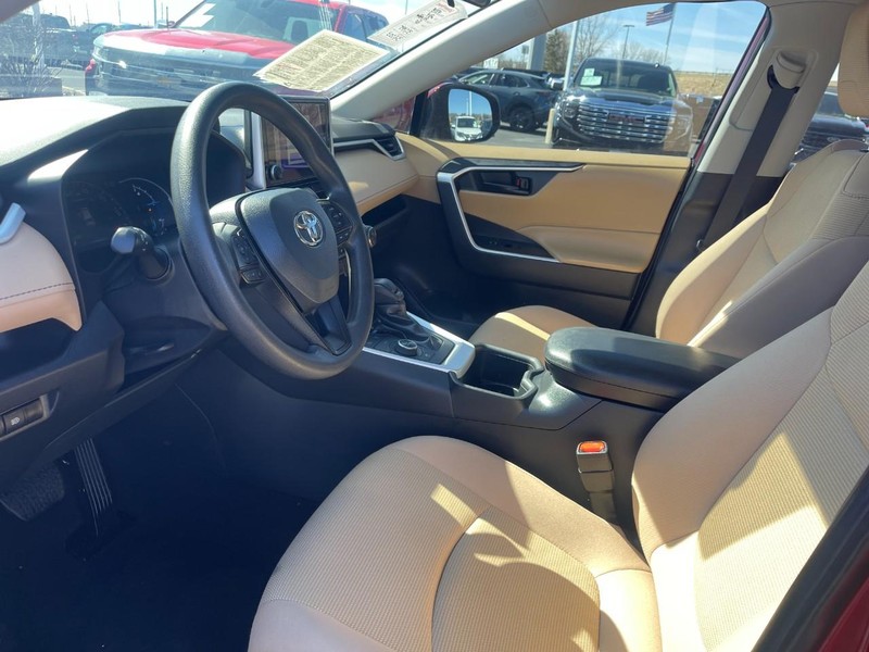 Toyota RAV4 Vehicle Image 13