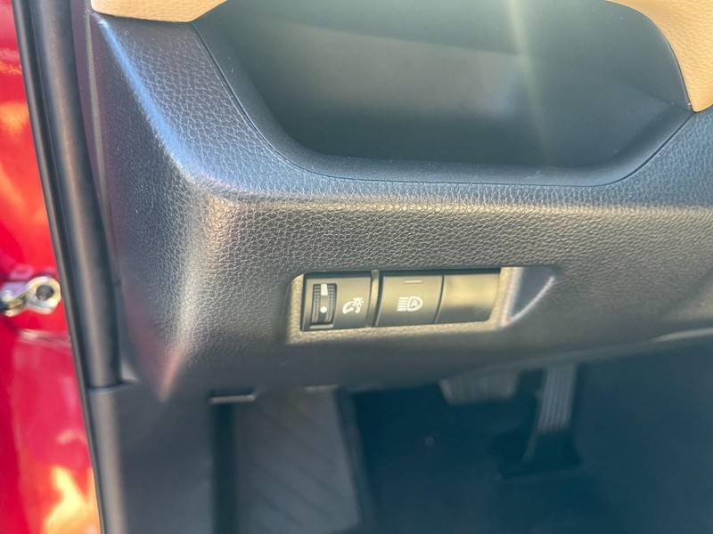 Toyota RAV4 Vehicle Image 14