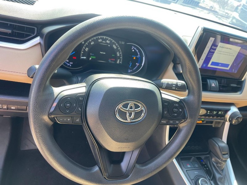 Toyota RAV4 Vehicle Image 15