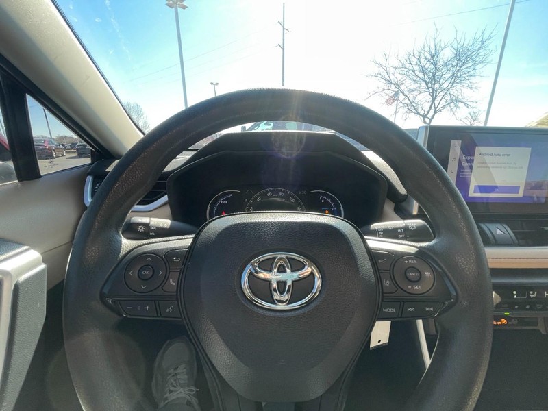 Toyota RAV4 Vehicle Image 16