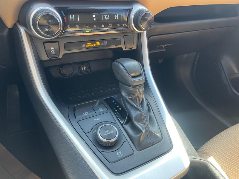 Toyota RAV4 Vehicle Image 17