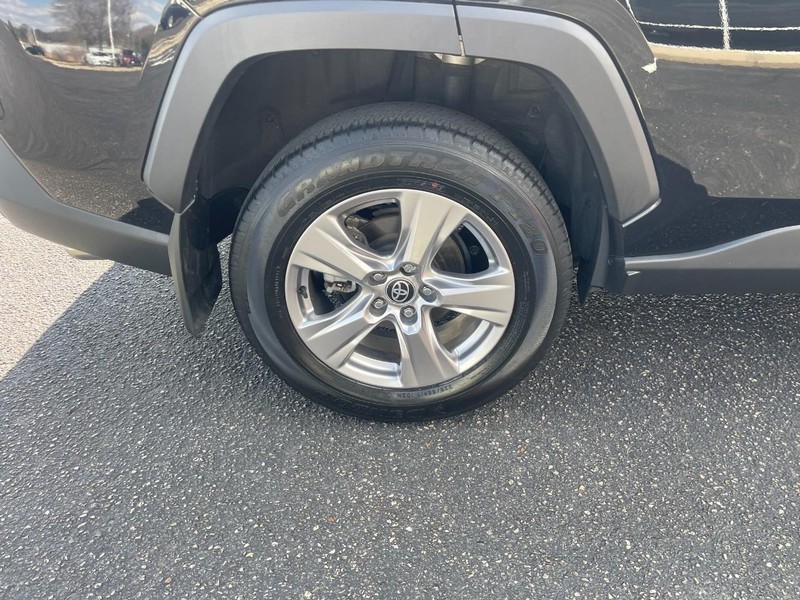 Toyota RAV4 Vehicle Image 09