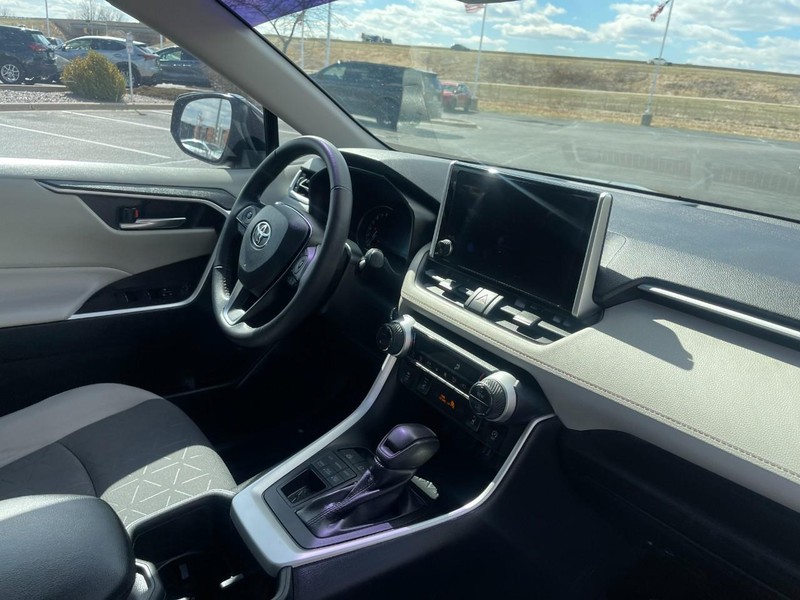 Toyota RAV4 Vehicle Image 10