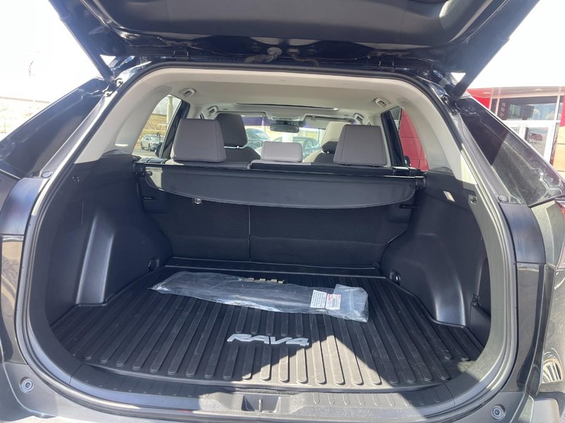 Toyota RAV4 Vehicle Image 13