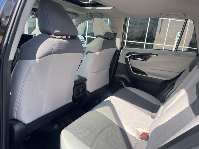 Toyota RAV4 Vehicle Image 15