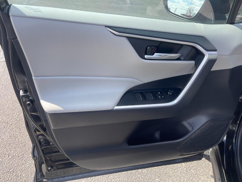 Toyota RAV4 Vehicle Image 18