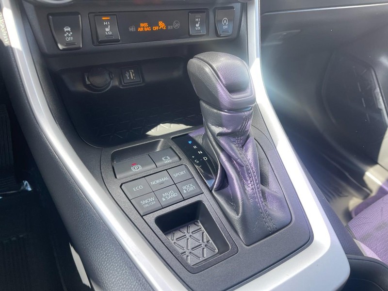 Toyota RAV4 Vehicle Image 22