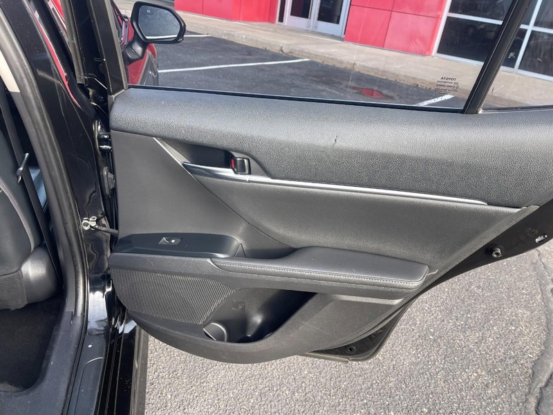 Toyota Camry Vehicle Image 11