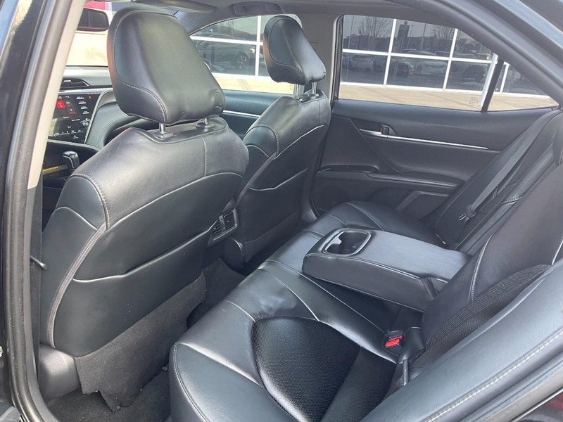 Toyota Camry Vehicle Image 13