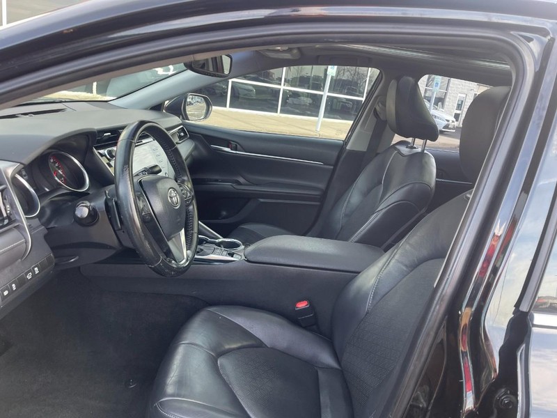 Toyota Camry Vehicle Image 14