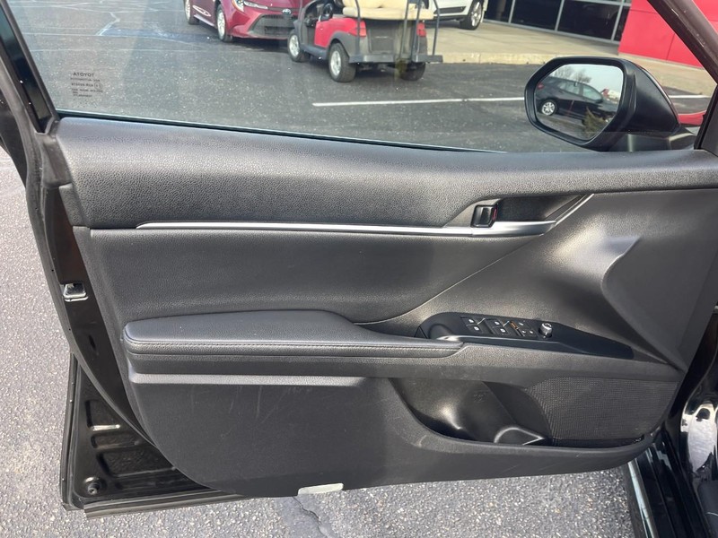 Toyota Camry Vehicle Image 16