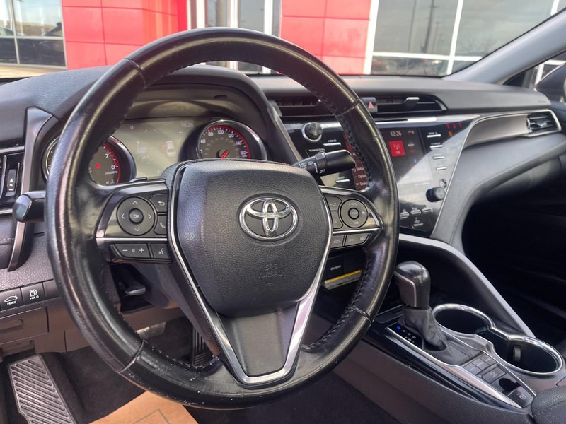 Toyota Camry Vehicle Image 18