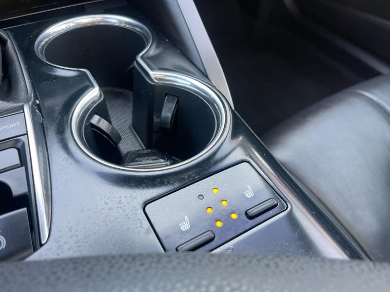 Toyota Camry Vehicle Image 24