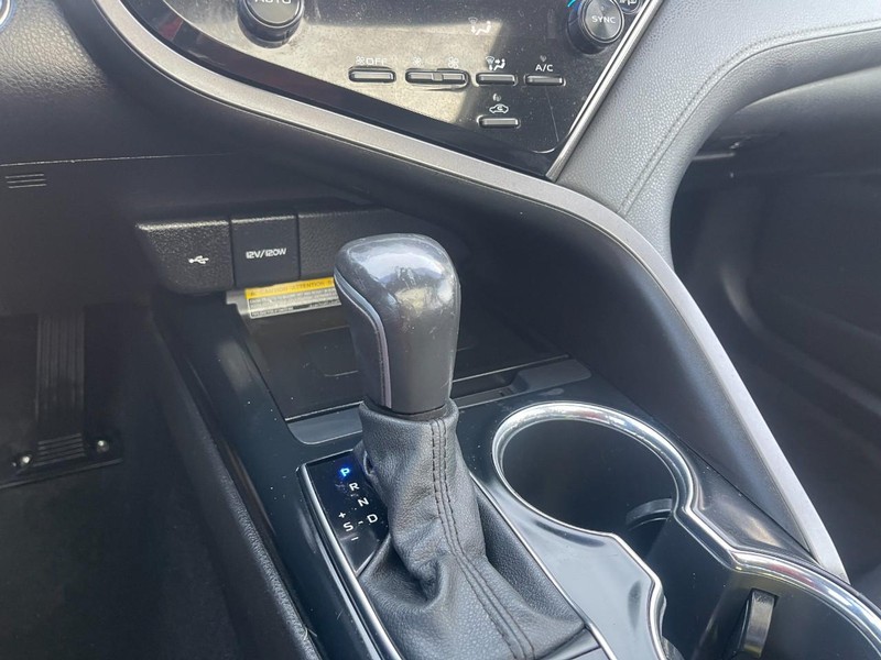 Toyota Camry Vehicle Image 25