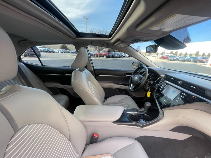 Toyota Camry Vehicle Image 10