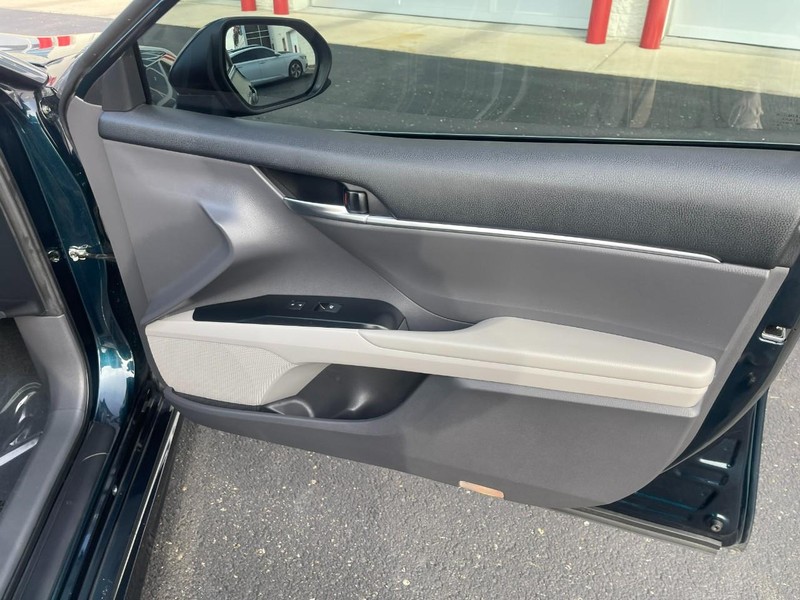 Toyota Camry Vehicle Image 12
