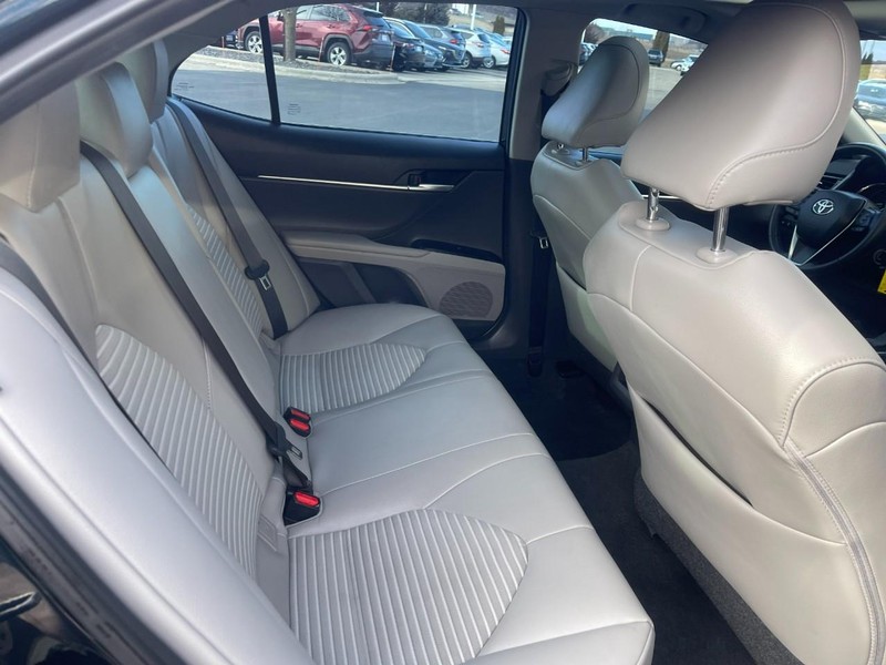 Toyota Camry Vehicle Image 13