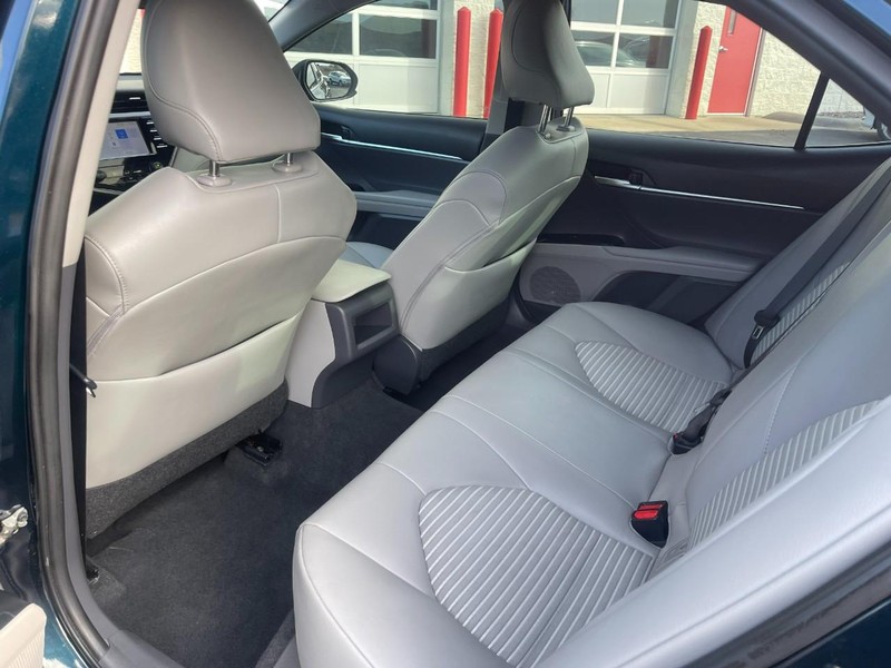 Toyota Camry Vehicle Image 16