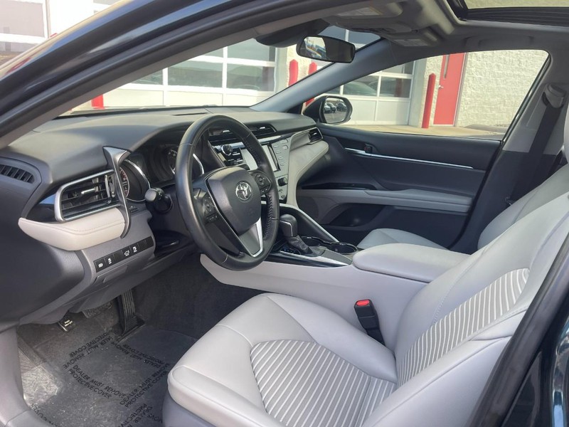 Toyota Camry Vehicle Image 18