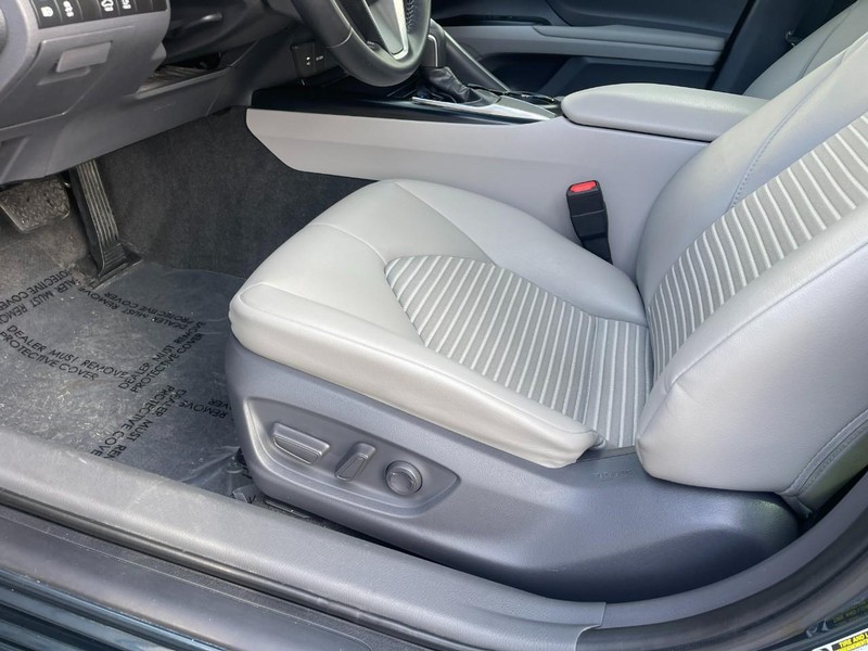 Toyota Camry Vehicle Image 19