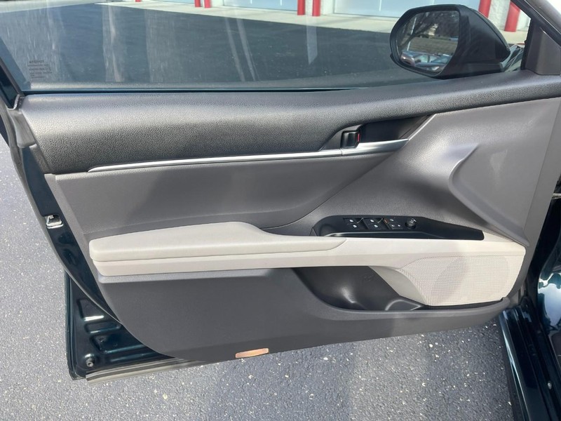 Toyota Camry Vehicle Image 20
