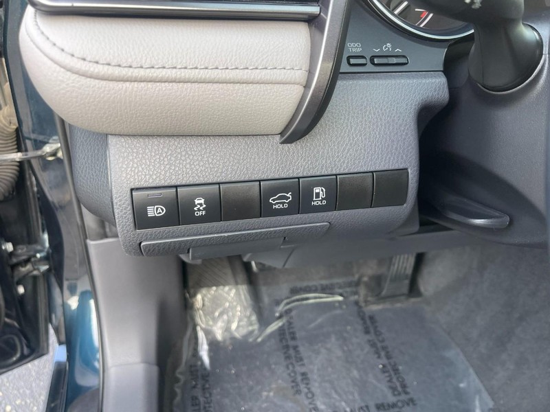 Toyota Camry Vehicle Image 21