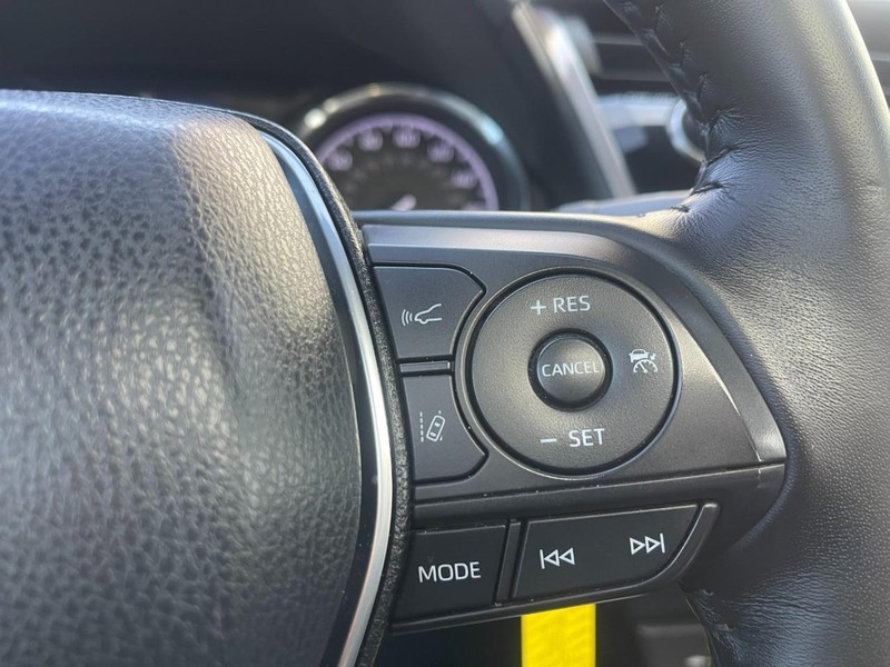 Toyota Camry Vehicle Image 24